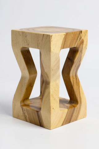 Handgefertigter Beistelltisch aus massivem Suarholz, Holz Hocker und Couchtisch, Maße 50x28x28 cm, stilvoller Ablagetisch.